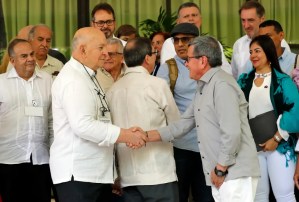El Gobierno colombiano y el ELN prorrogan seis meses más el cese al fuego bilateral