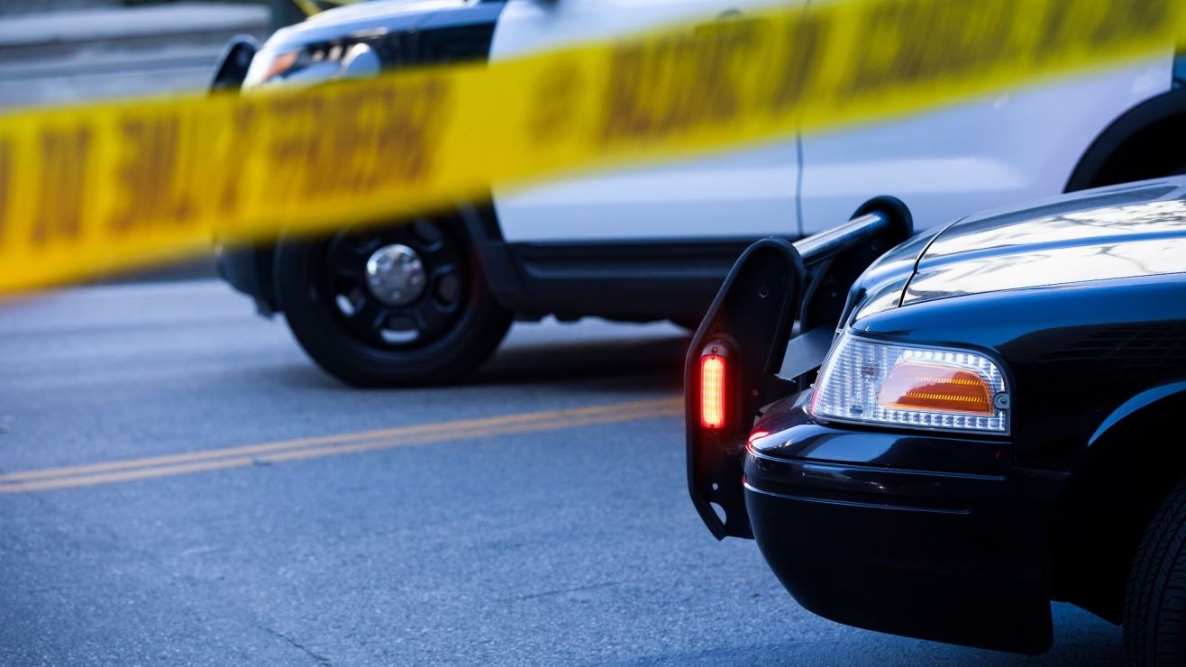 Mató a una anciana de un tiro en la cabeza porque su casa tenía cortinas rojas