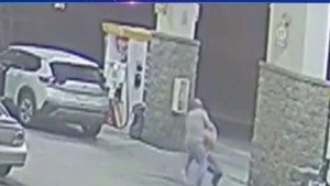 Aterrador VIDEO muestra el secuestro de una mujer en gasolinera de Arizona