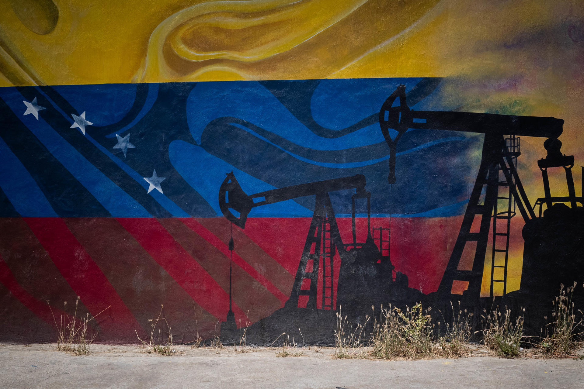 Reuters: Tenedores de bonos internacionales venezolanos contratan asesores legales para reestructuración
