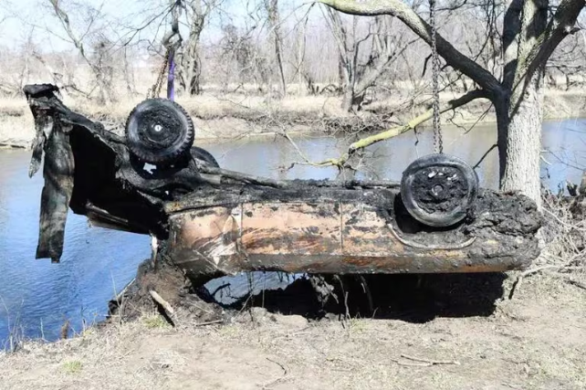 El macabro hallazgo de unos pescadores de Illinois podría aclarar la desaparición de dos hombres hace casi medio siglo