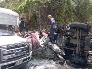 Aparatoso accidente en El Marqués dejó saldo de dos muertos y varios heridos