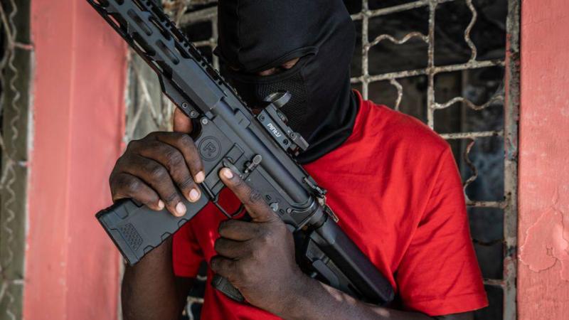Cómo las armas traficadas desde EEUU están alimentando la violencia en Haití