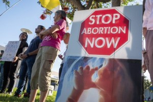 Prohibición del aborto a las seis semanas de embarazo entra en vigor en Florida
