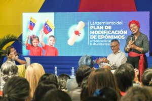 Chavismo enreda el papagayo electoral cambiando nombre a más de seis mil escuelas en Venezuela