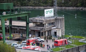 Buscan “sin muchas esperanzas” a los desaparecidos en central hidroeléctrica en Italia