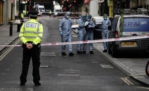 Cinco hospitalizados tras un ataque con una espada en el este de Londres