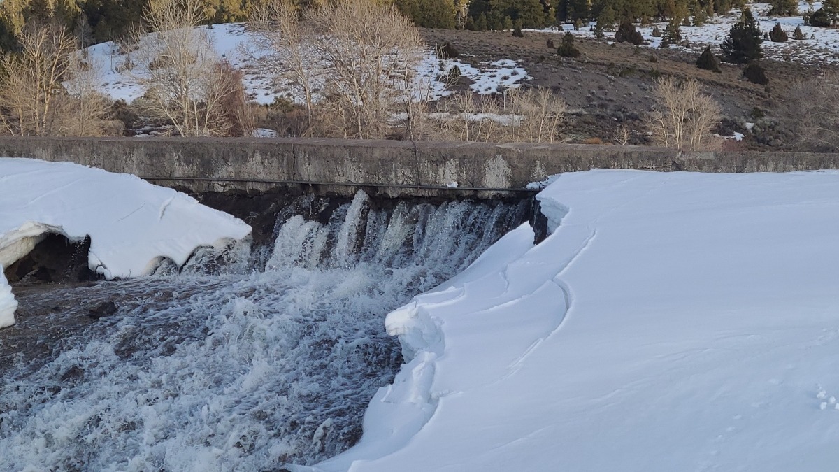 Grieta en una represa de un lago puso en alerta a los residentes de ciudad en Utah (VIDEO)