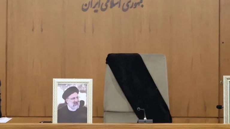 La muerte de Ebrahim Raisi desencadena sospechas internas