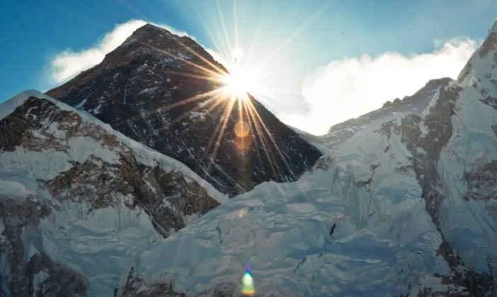 Nepal intenta rescatar a dos escaladores desaparecidos hace 72 horas en el Everest