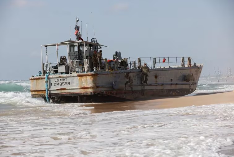 Cuatro buques de EEUU encallaron cerca del muelle construido para entregar ayuda humanitaria en Gaza