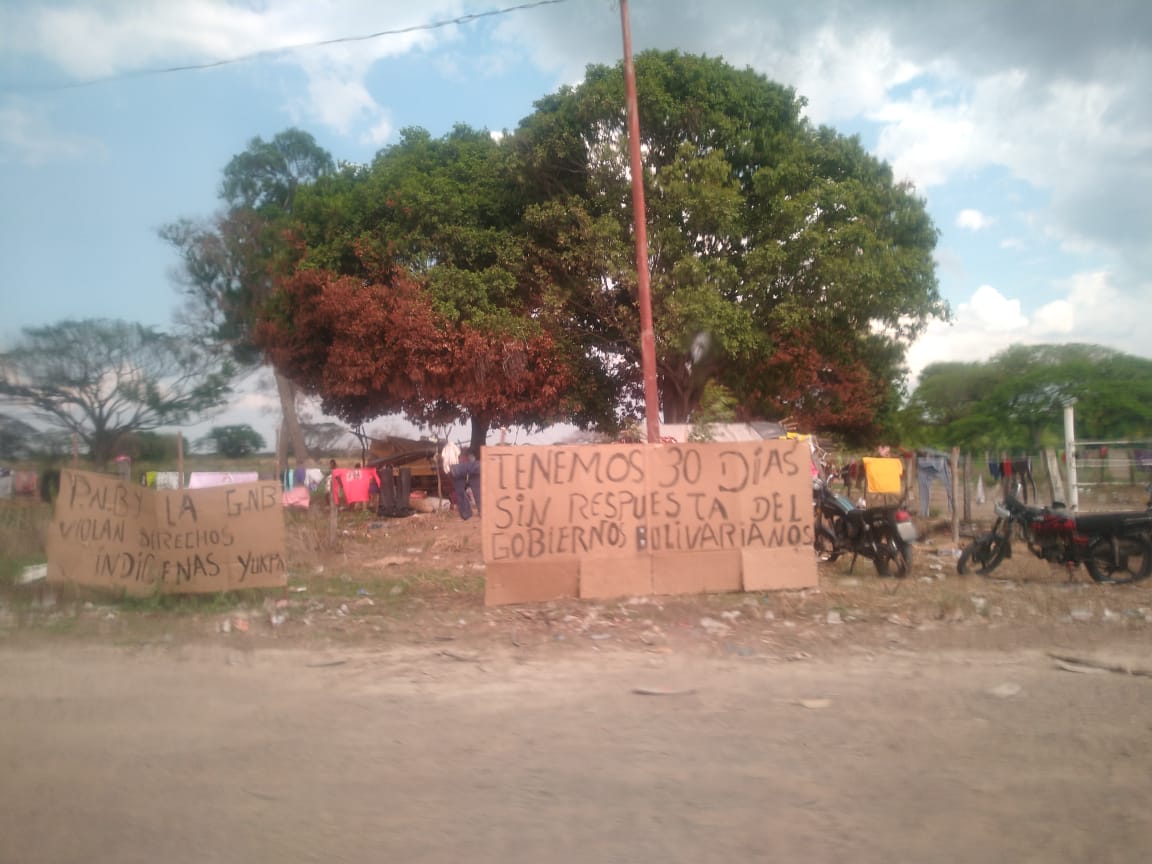 Caos total: Al menos 16 alcabalas de yukpas sortean quienes transitan por la Troncal 6 en Zulia