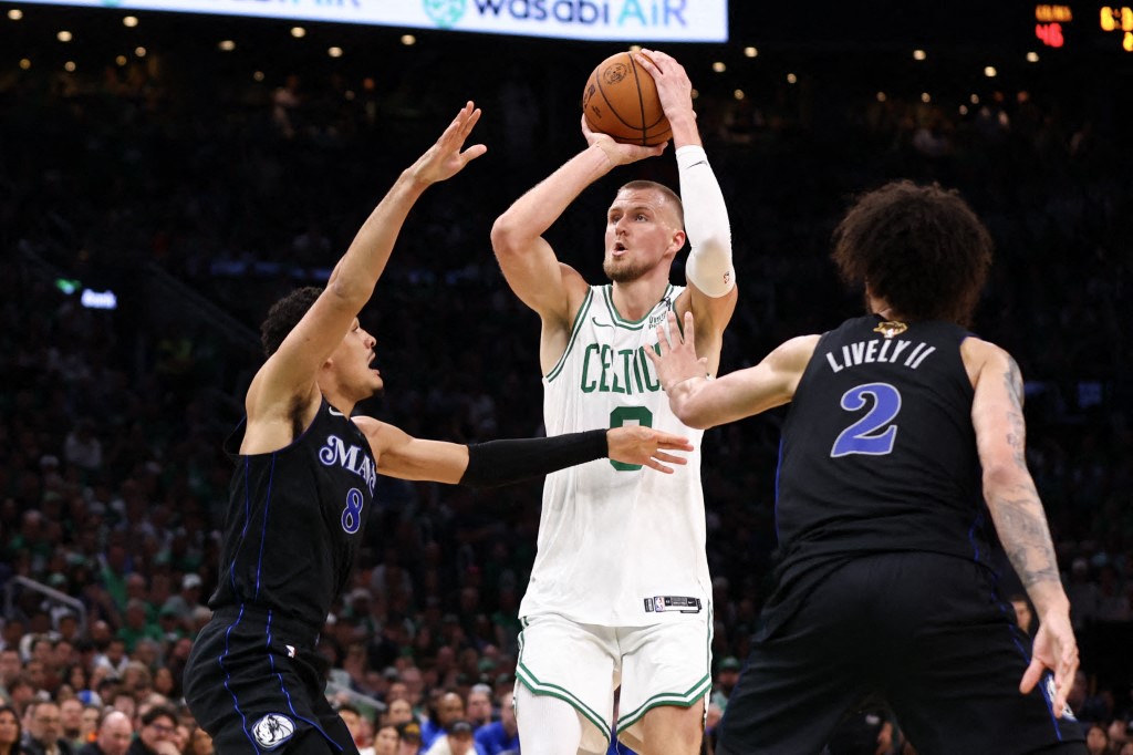 Porzingis, campeón de la NBA y figura de los Celtics, estará de baja por casi seis meses