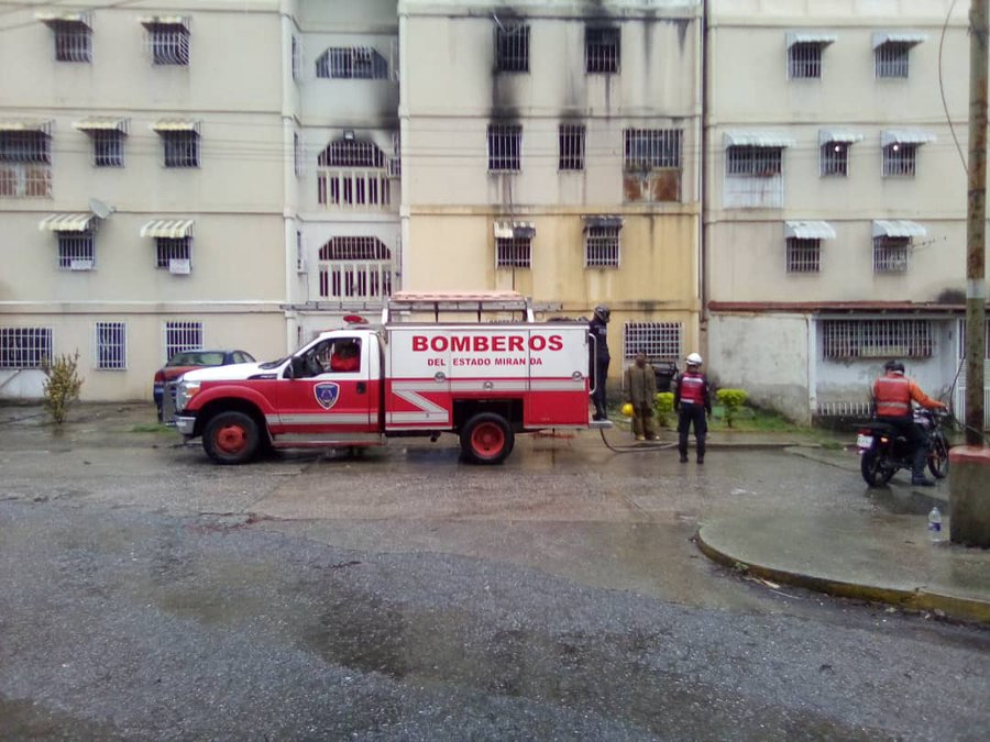 Denunciaron que por falta de recursos los bomberos tardaron en controlar incendio en Guarenas (Video)