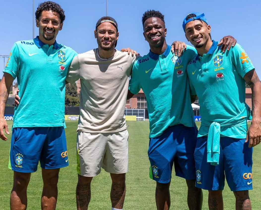 Neymar visitó concentración de la “Canarinha” mientras se recupera de la lesión