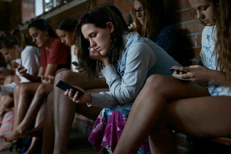 Lo que ocurrió al desconectar a 10 adolescentes de sus celulares durante cinco días