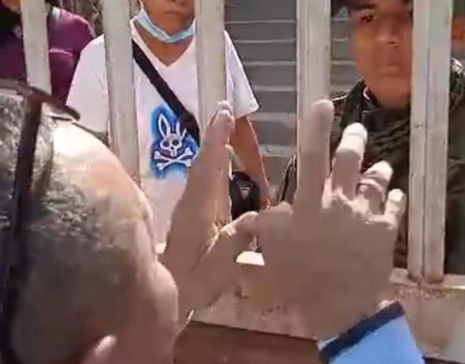 Denuncian que presuntos funcionarios del CNE no dejan ingresar a testigos de centros electorales de Maracaibo