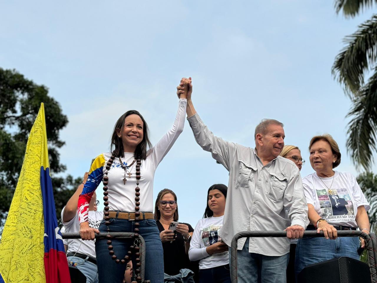 Arropados por los venezolanos, Edmundo González y María Corina Machado llevaron la esperanza a Caracas (Videos)